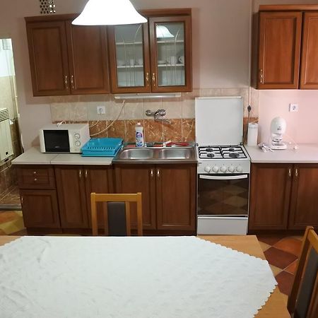 Kisasszony Apartman Eger Exterior photo