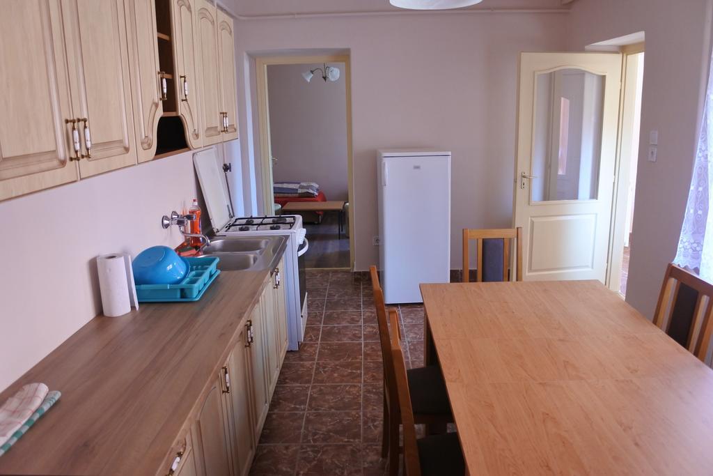 Kisasszony Apartman Eger Exterior photo
