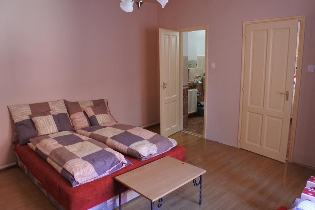 Kisasszony Apartman Eger Exterior photo