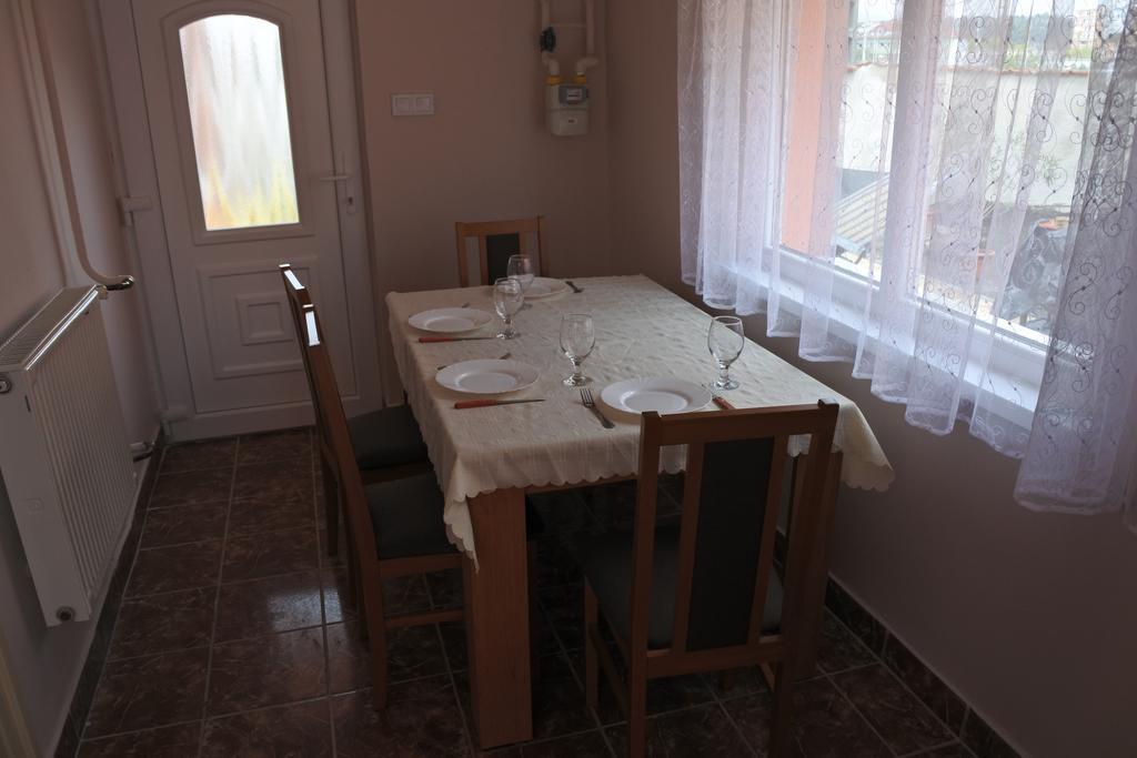 Kisasszony Apartman Eger Exterior photo